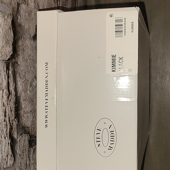 Steve Madden Black "Kimmie" strappy wedge sandals in a sz. 9 - Picture 6 of 7